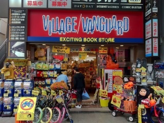 見かけたら入らずにはいられないお店ありますか？