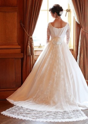 Oggi厳選! 信頼ブランドの最新ウエディングドレス4選