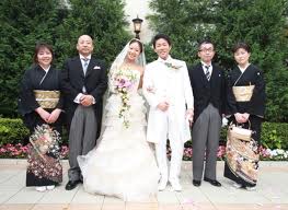 コンビニ店長に土下座、新たに女2人を逮捕 39歳アルバイト従業員と10代娘