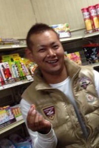 コンビニ店長に土下座、新たに女２人を逮捕　39歳アルバイト従業員と10代娘