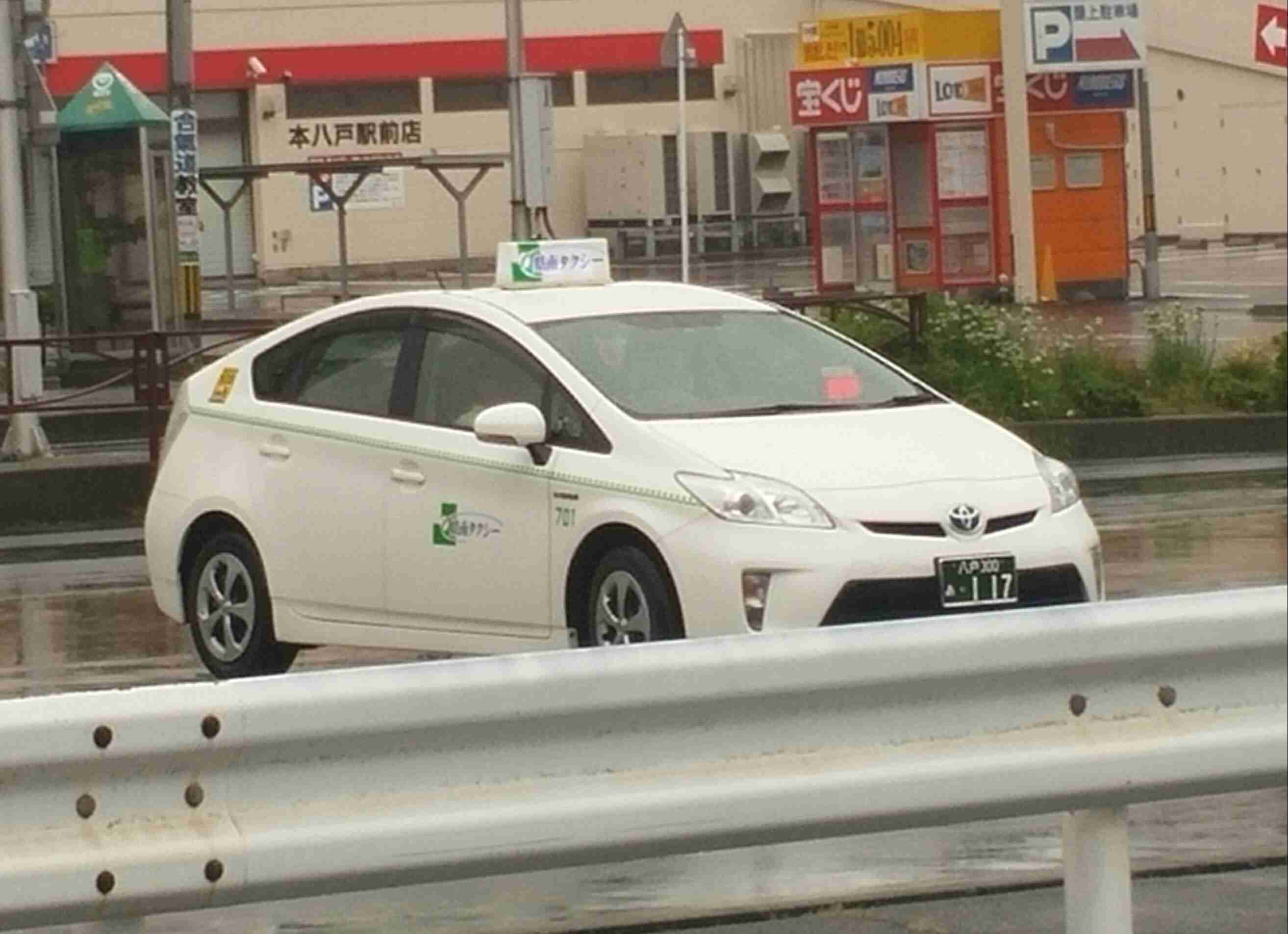 バカリズム脚本ドラマで竹野内豊が過去へ誘うタクシー運転手に