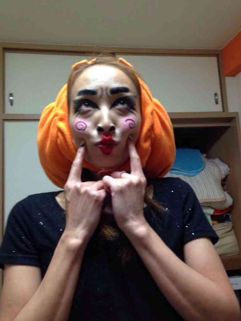 ファミマ店員が暴れた客に土下座をさせられる…ネットに画像・動画流出で大炎上