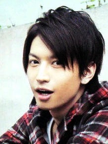 顔がどストライクの男性芸能人は誰ですか？