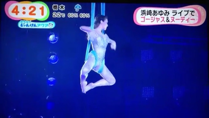浜崎あゆみ、イメチェンヘアが好評　ざっくり胸元にも視線集中「拝みたくなる美しさ」