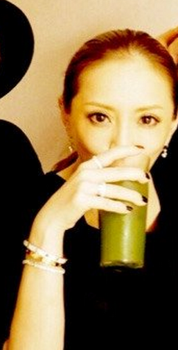浜崎あゆみ、イメチェンヘアが好評　ざっくり胸元にも視線集中「拝みたくなる美しさ」