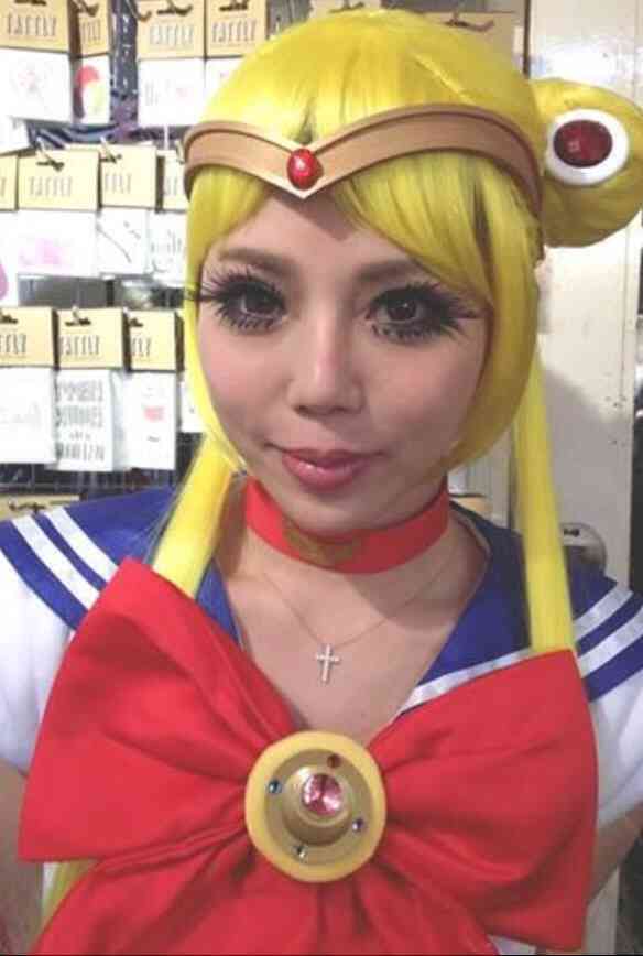 美少女戦士セーラームーンがバレンタインチョコに！箱を開けるとオープニングカットイラストが