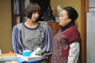 篠田麻里子が舞台『天使猫~宮澤賢治の生き方~』の渡辺えりとツーショット。宇梶剛士など出演者と会食を楽しむ。