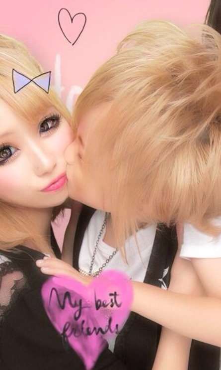 子どもの唇にキスしますか？