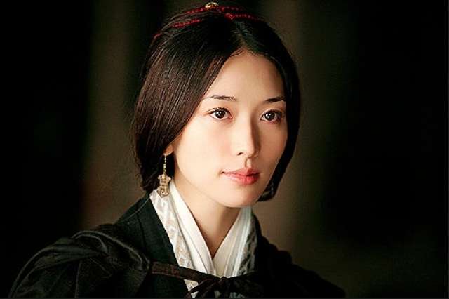 正統派の美人女優。