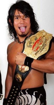 「プロレス女子」が急増、入門書や「女子会」…会場ではイケメンレスラーに熱烈声援