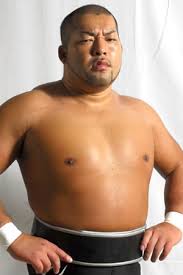 「プロレス女子」が急増、入門書や「女子会」…会場ではイケメンレスラーに熱烈声援