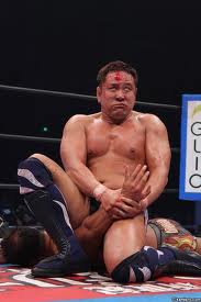 「プロレス女子」が急増、入門書や「女子会」…会場ではイケメンレスラーに熱烈声援