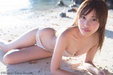 小島瑠璃子が下着姿を公開！