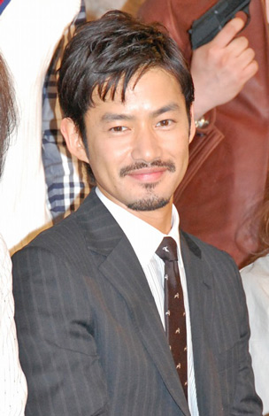竹野内豊、“女子会”が苦手「会話についていけない」