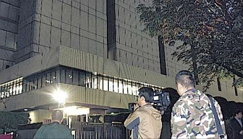 高級ホテルで2週間…ASKA愛人・栩内香澄美被告の