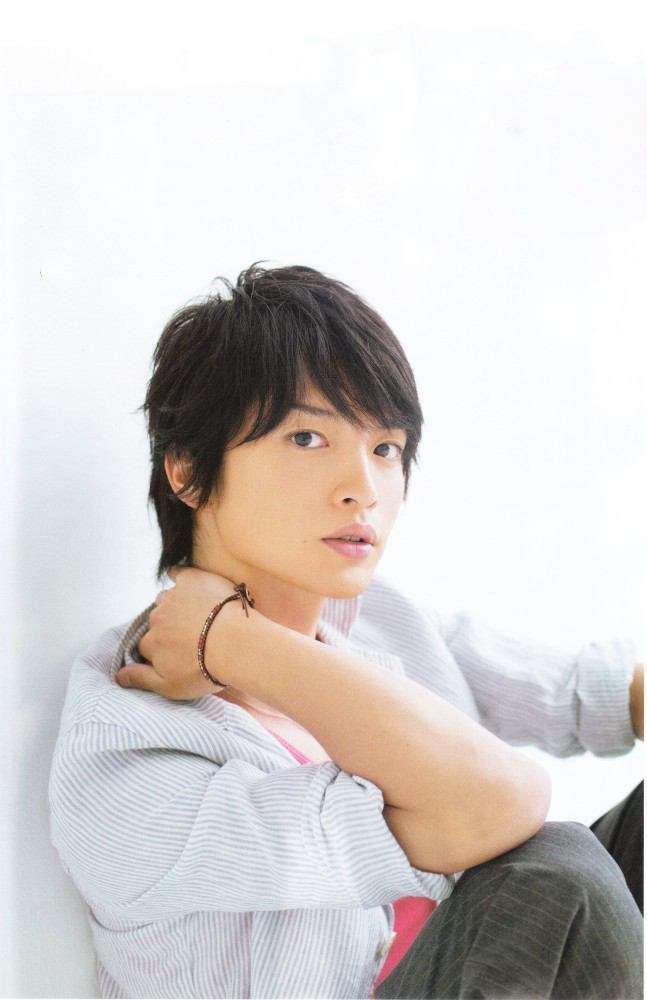 黒髪が似合う芸能人の画像を集めるトピ