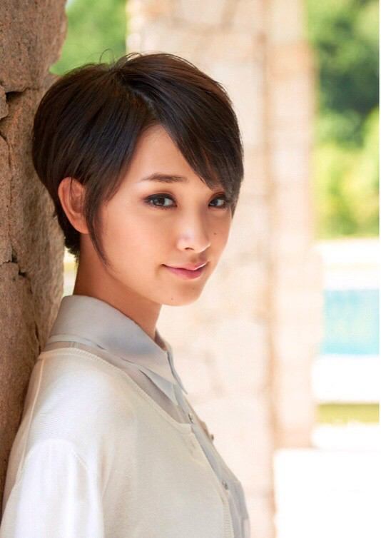 黒髪が似合う芸能人の画像を集めるトピ