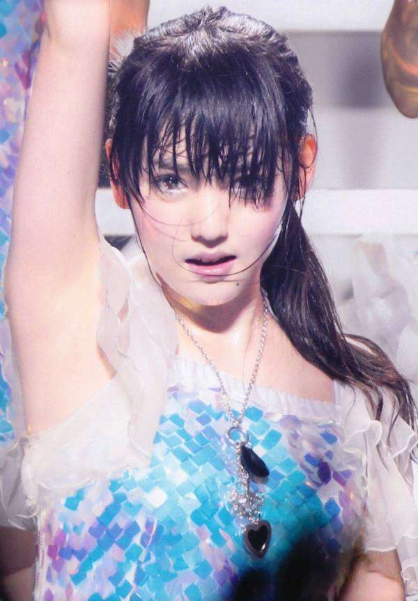 黒髪が似合う芸能人の画像を集めるトピ