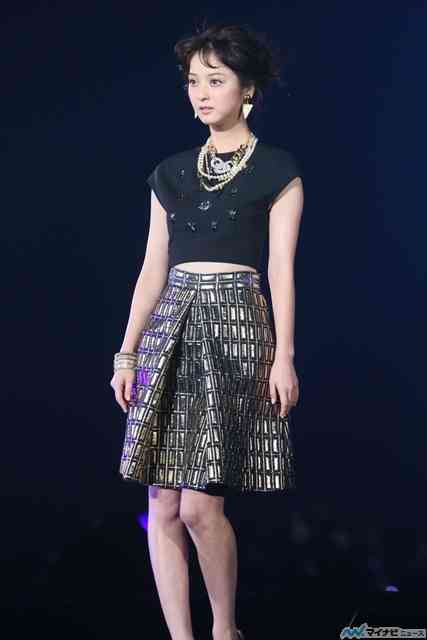 黒髪が似合う芸能人の画像を集めるトピ