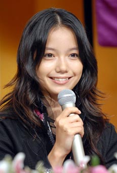 黒髪が似合う芸能人の画像を集めるトピ