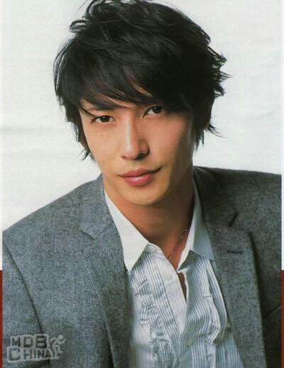 黒髪が似合う芸能人の画像を集めるトピ