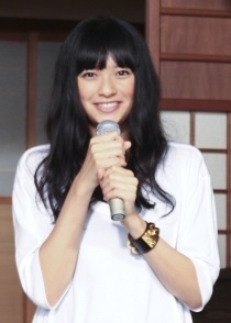 黒髪が似合う芸能人の画像を集めるトピ