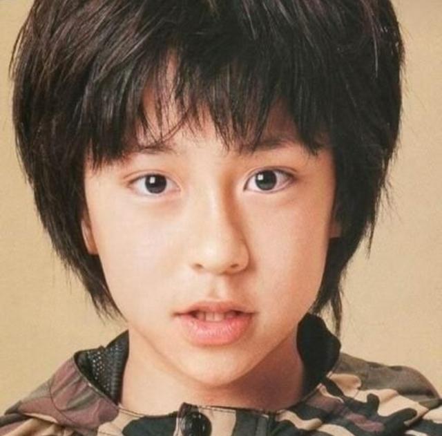 芸能人の幼少期を載せていくトピック