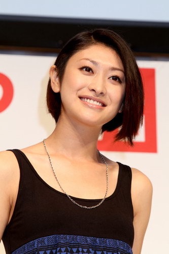 金髪ママの山田優、愛娘のために「14万円ベビーカー」を購入