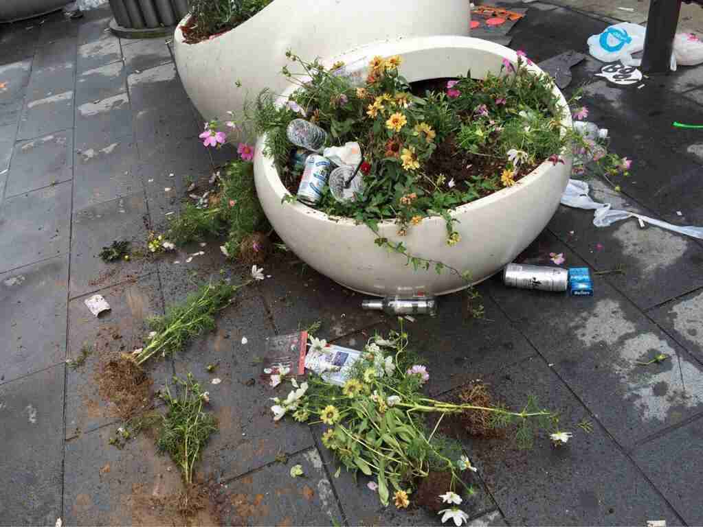 ハロウィンの着替えで各地のトイレが占領、ゴミ大量放置など批判殺到