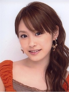 高橋愛の現在、メイク・髪型が別人のように変わってる…