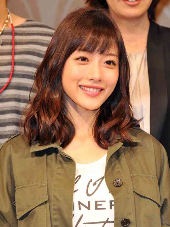 人懐っこいワンちゃんそのもの！男性ウケ抜群な犬系女子の特徴・5選