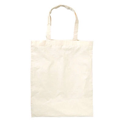 同じ色の小物やバッグを買ってしまう人