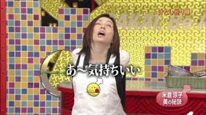 女優が生放送中におならをしスタジオが大混乱！臭いが出演者を襲う…