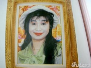 美容番長・シルクの15年カレンダー完成！全裸で濃厚“壁ドン”ショットも
