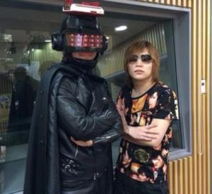 GACKTが披露したAKB48コスプレが本家メンバーよりも可愛いとツイッターで話題に