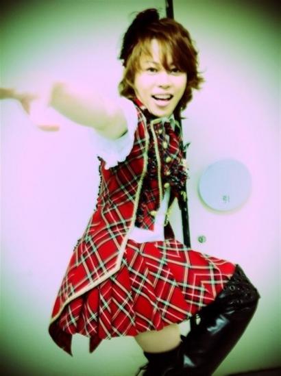 GACKTが披露したAKB48コスプレが本家メンバーよりも可愛いとツイッターで話題に