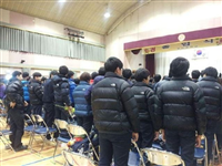 ムートンブーツの履きこなし