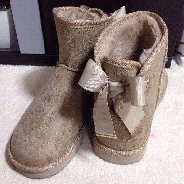ムートンブーツの履きこなし