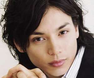 つり目の男性が好きな方！