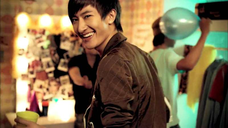 つり目の男性が好きな方！