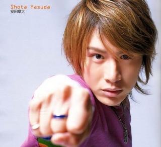 つり目の男性が好きな方！