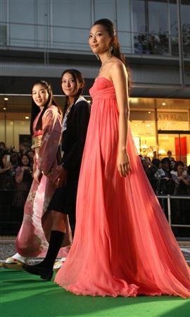 ドレスアップしてる有名人の画像を貼るトピ