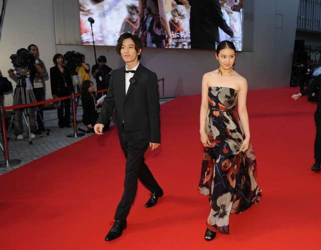 ドレスアップしてる有名人の画像を貼るトピ