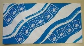 面白い絵柄の切手を貼るトピ