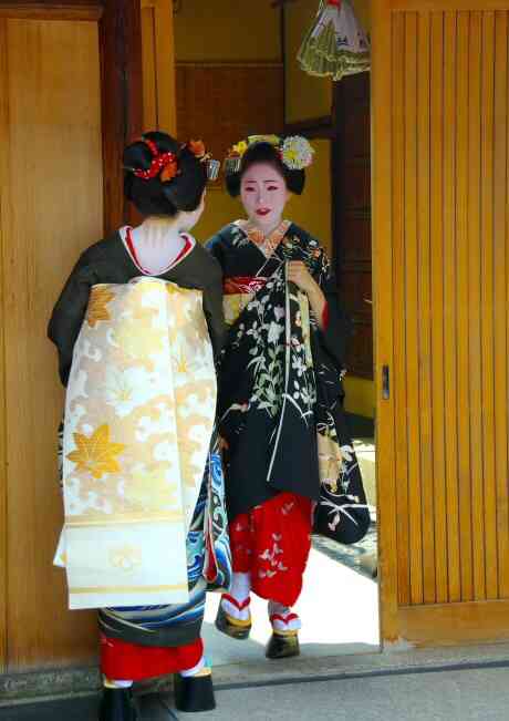 ミス・ユニバース日本代表、世界に挑む“甲冑姿”お披露目