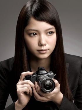 女優・二階堂ふみが“週刊プレイボーイ”グラビアで「透けパン」「お尻丸出し」と露出が話題に