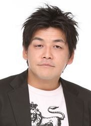 左右の目の大きさ、形が違う方