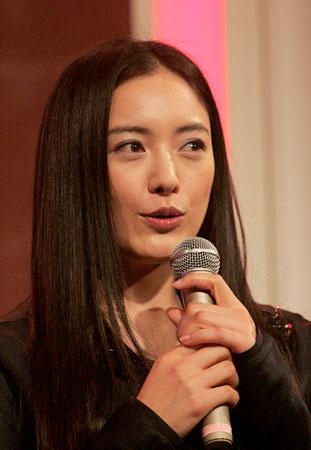 涙袋が無い人ー！