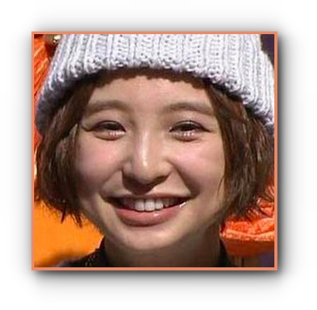 元AKB48篠田麻里子、過激グラビアでお尻丸出しと話題に