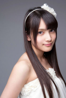 AKB48入山杏奈の「美脚のハイヒールコスプレ」に「セクシーすぎる」「美脚」ファン歓喜